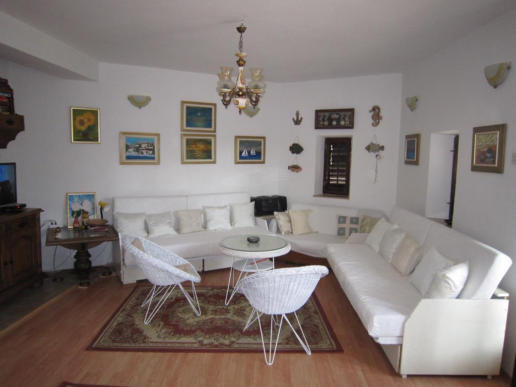 Holiday Home Mona Igrane Pokoj fotografie